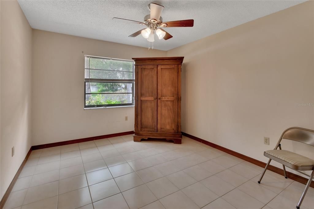 合同活跃: $325,000 (3 贝兹, 2 浴室, 1820 平方英尺)