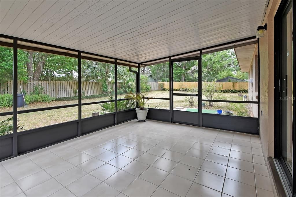 合同活跃: $325,000 (3 贝兹, 2 浴室, 1820 平方英尺)