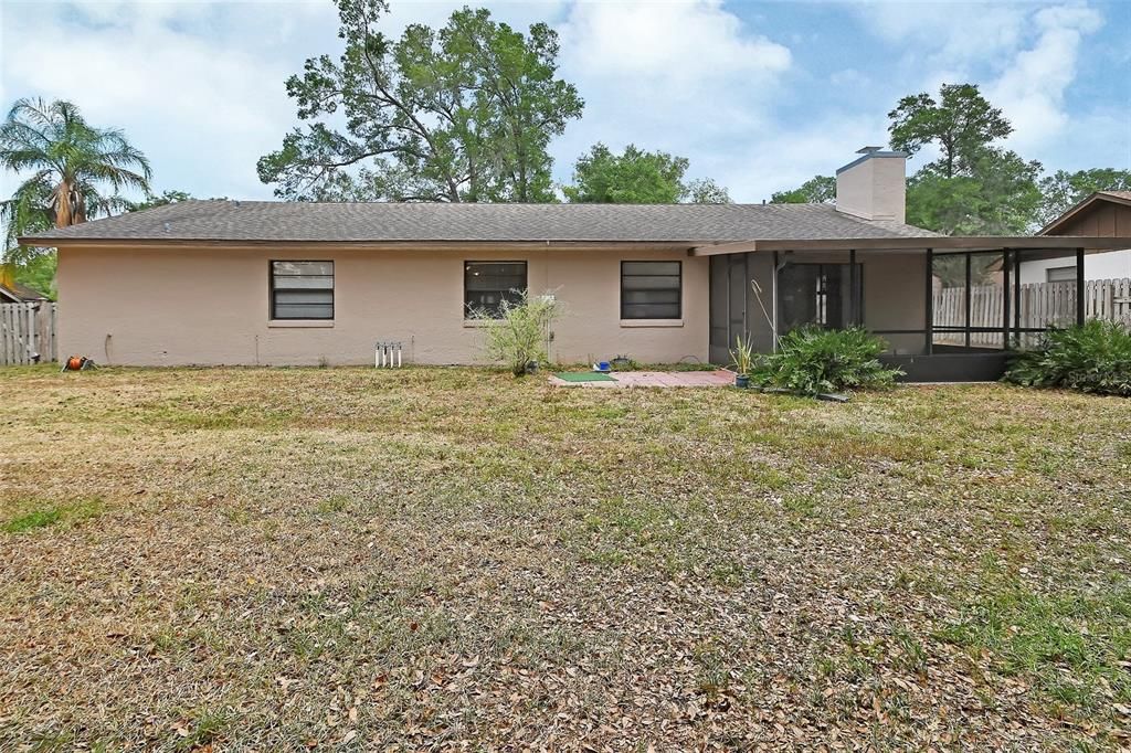 合同活跃: $325,000 (3 贝兹, 2 浴室, 1820 平方英尺)