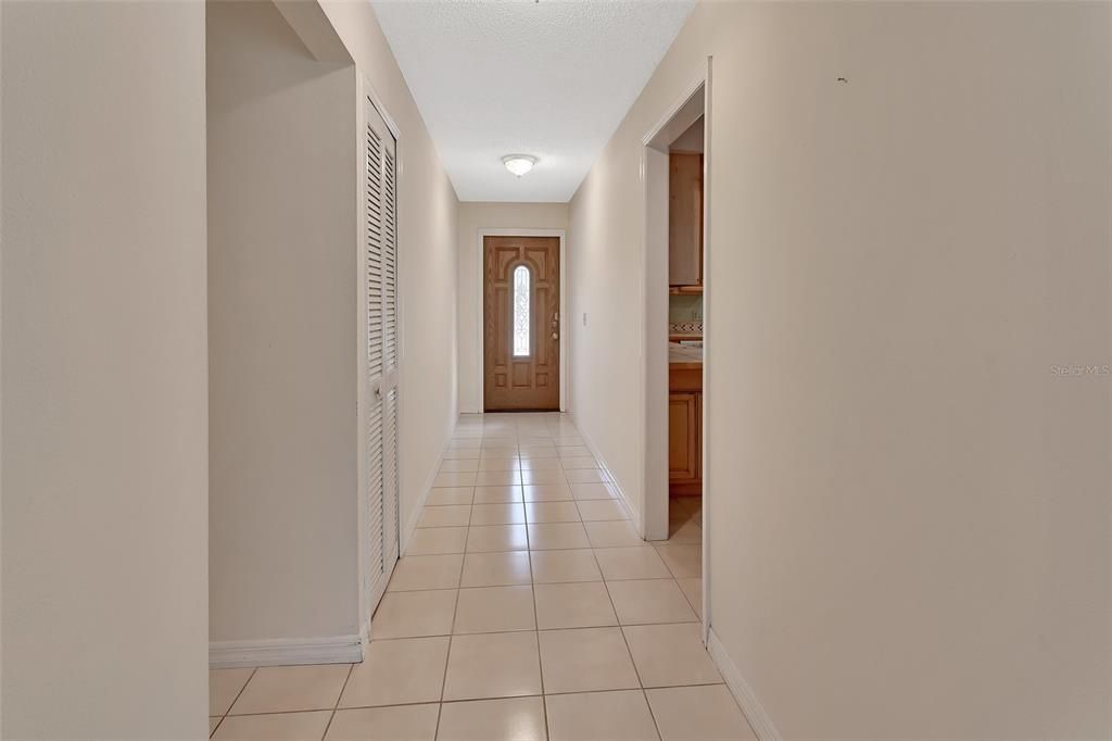 合同活跃: $325,000 (3 贝兹, 2 浴室, 1820 平方英尺)