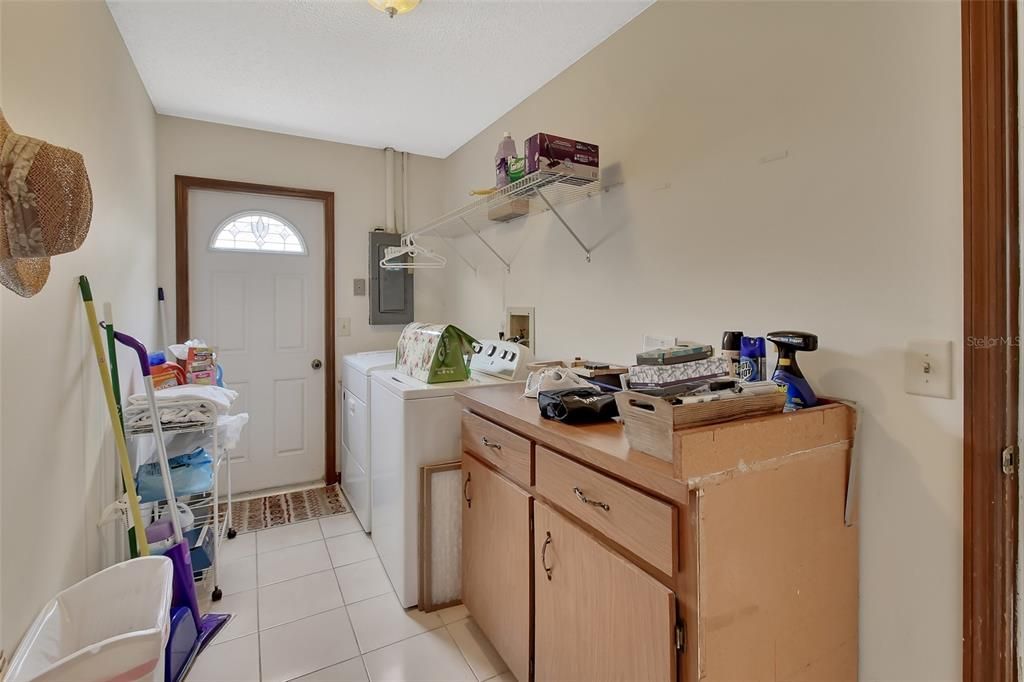 合同活跃: $325,000 (3 贝兹, 2 浴室, 1820 平方英尺)