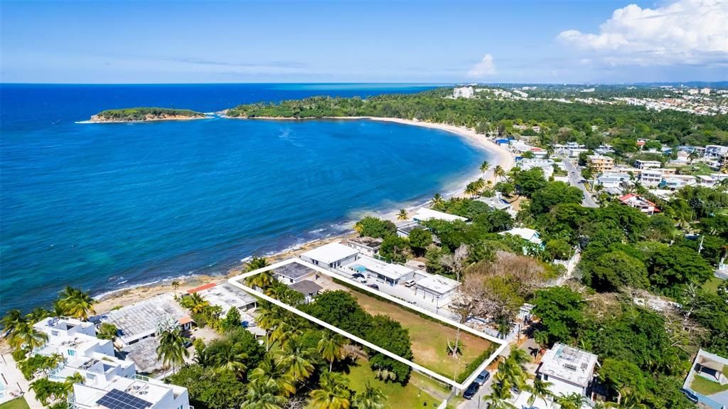 На продажу: $1,650,000 (0.44 acres)