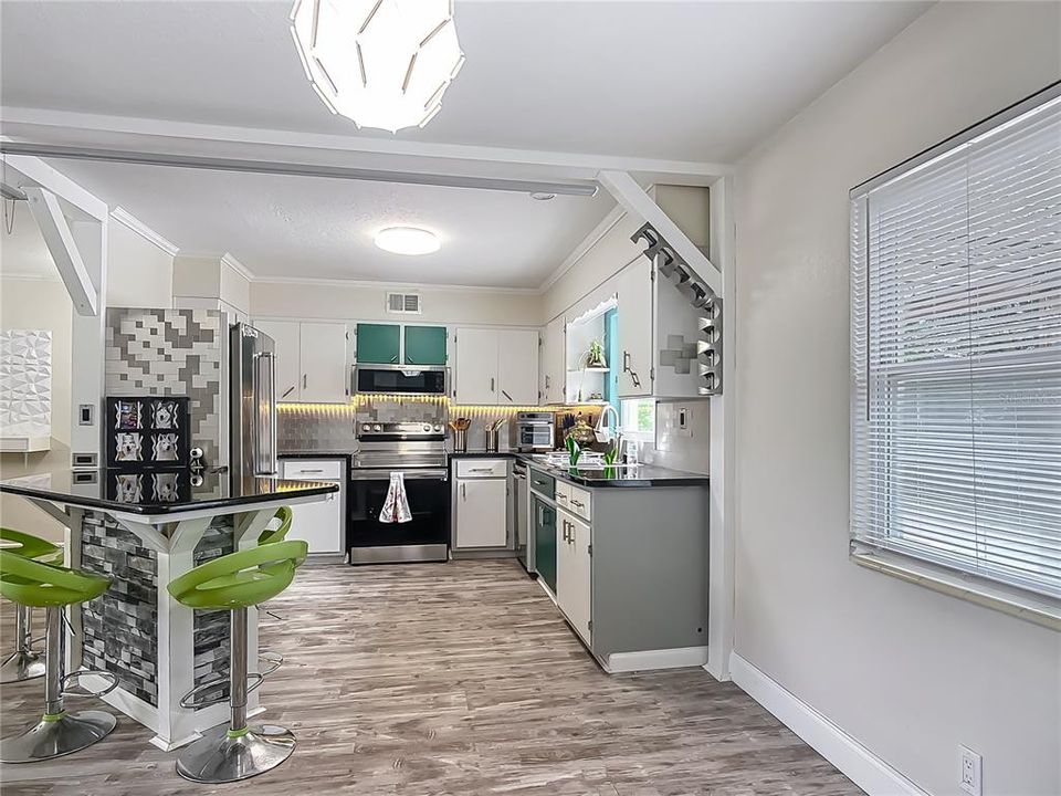 待售: $850,000 (0 贝兹, 0 浴室, 1710 平方英尺)