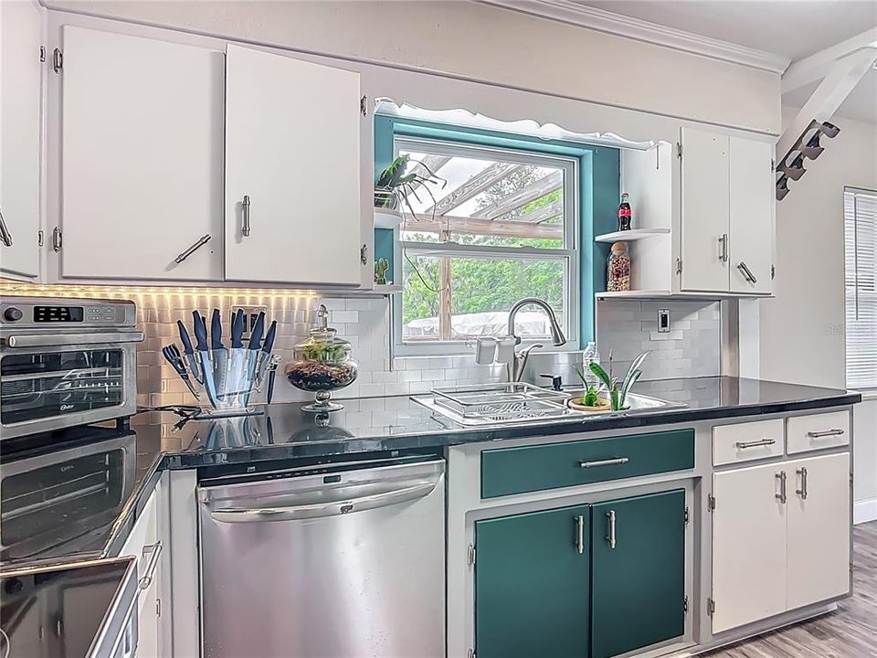 待售: $850,000 (0 贝兹, 0 浴室, 1710 平方英尺)