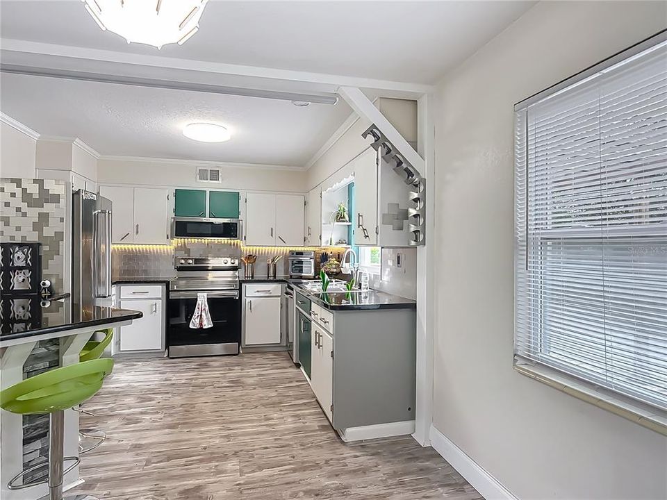 待售: $850,000 (0 贝兹, 0 浴室, 1710 平方英尺)