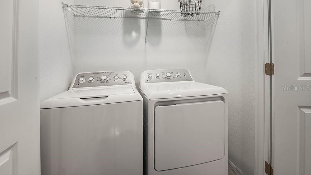 For Sale: $325,000 (3 beds, 2 baths, 1373 Square Feet)