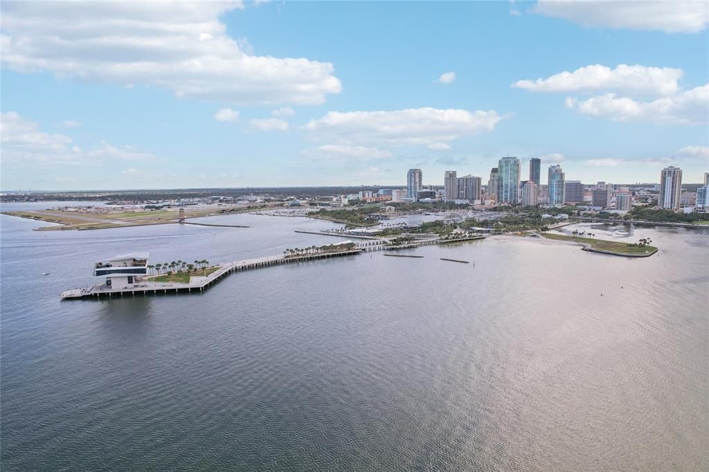 Под контрактом: $2,195,000 (6 спален, 6 ванн, 3300 Квадратных фут)