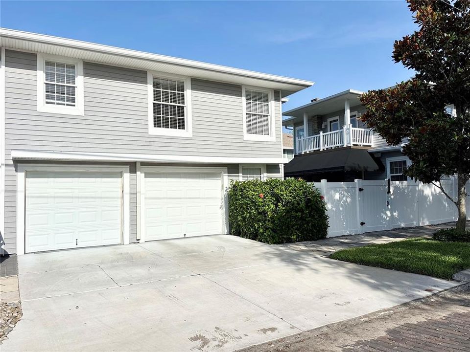 Под контрактом: $2,195,000 (6 спален, 6 ванн, 3300 Квадратных фут)