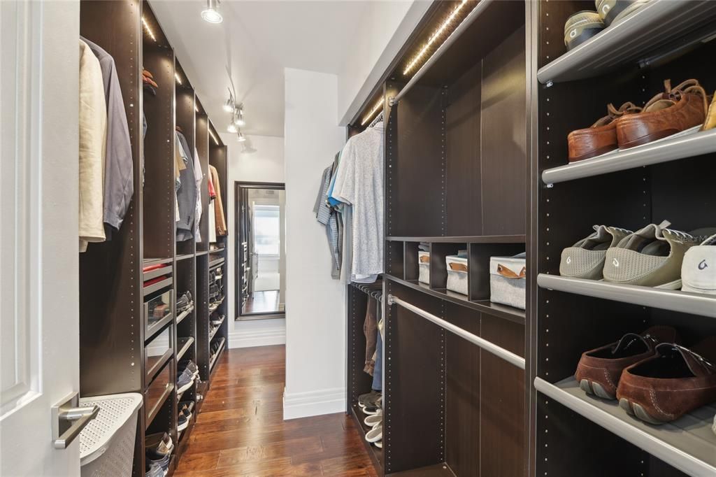 Под контрактом: $2,195,000 (6 спален, 6 ванн, 3300 Квадратных фут)