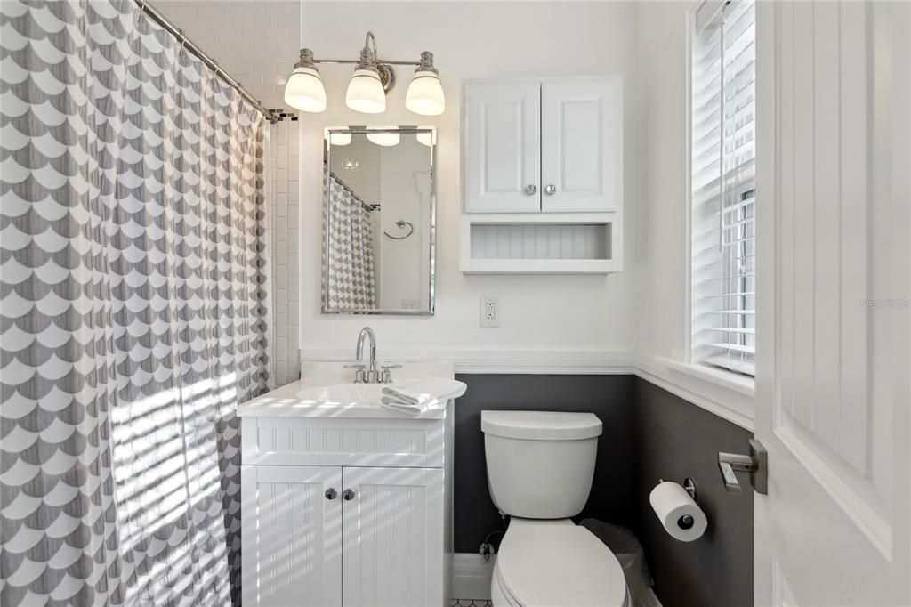 Под контрактом: $2,195,000 (6 спален, 6 ванн, 3300 Квадратных фут)