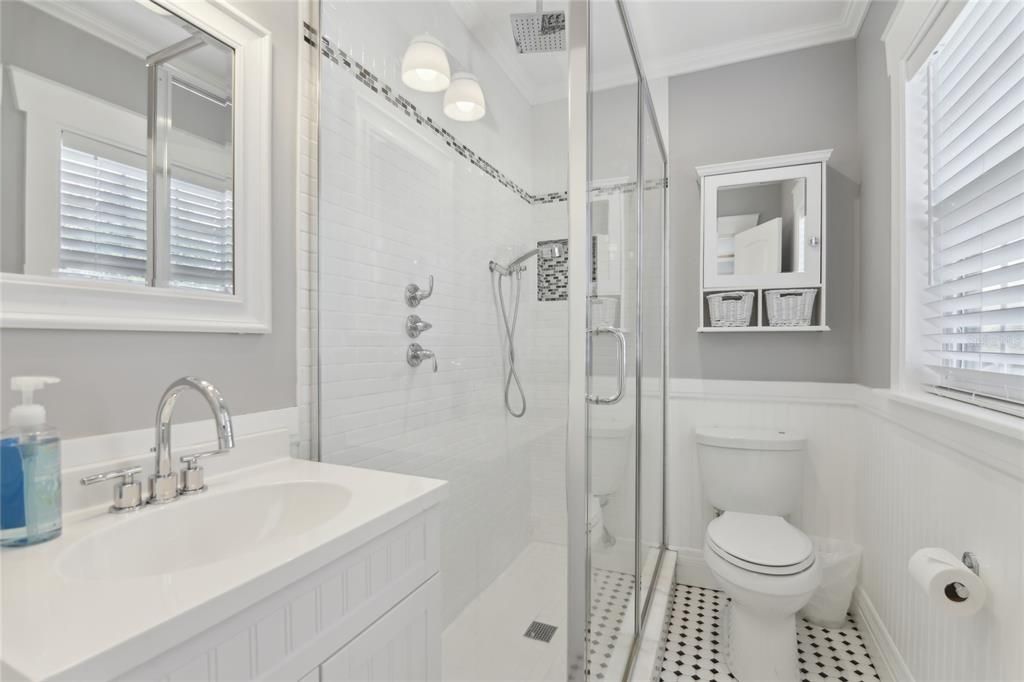 Под контрактом: $2,195,000 (6 спален, 6 ванн, 3300 Квадратных фут)