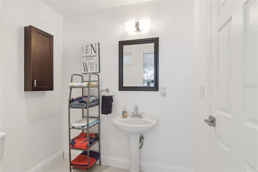 Под контрактом: $2,195,000 (6 спален, 6 ванн, 3300 Квадратных фут)