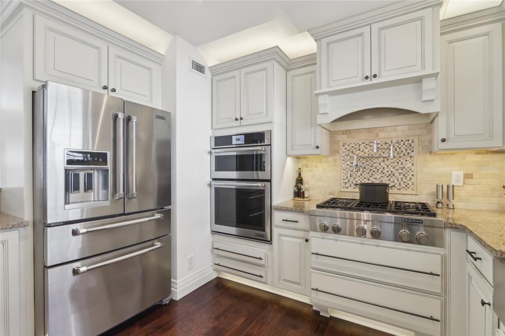 Под контрактом: $2,195,000 (6 спален, 6 ванн, 3300 Квадратных фут)