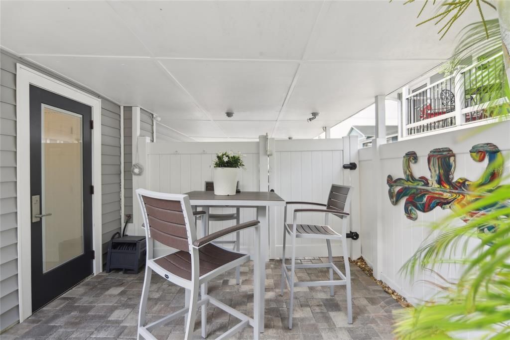 Под контрактом: $2,195,000 (6 спален, 6 ванн, 3300 Квадратных фут)