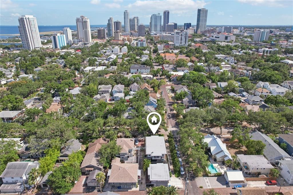 Под контрактом: $2,195,000 (6 спален, 6 ванн, 3300 Квадратных фут)