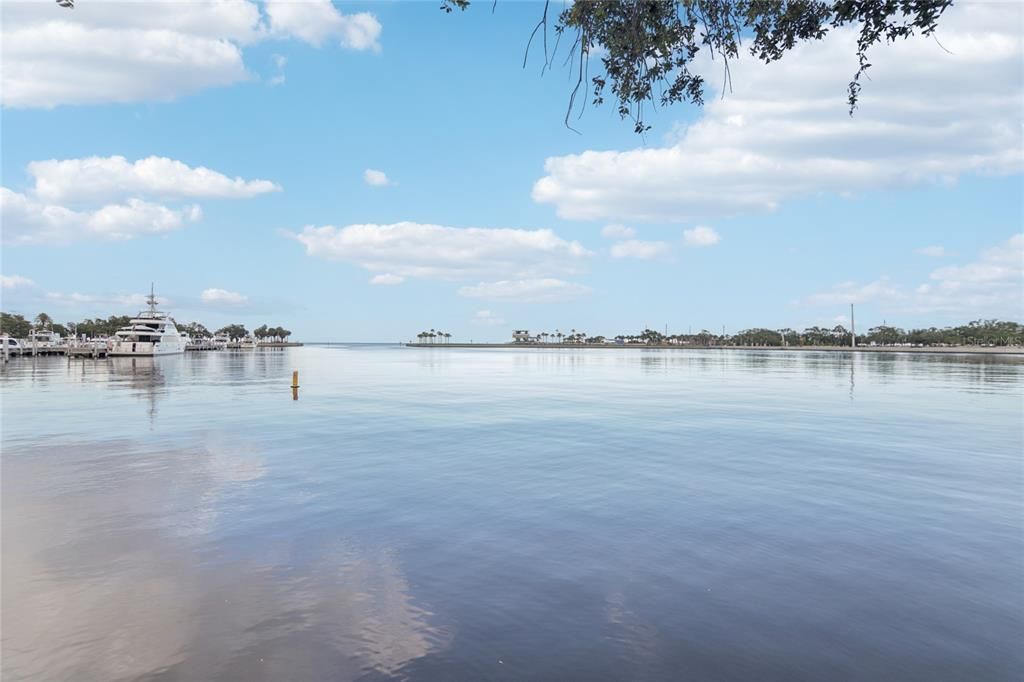 Под контрактом: $2,195,000 (6 спален, 6 ванн, 3300 Квадратных фут)