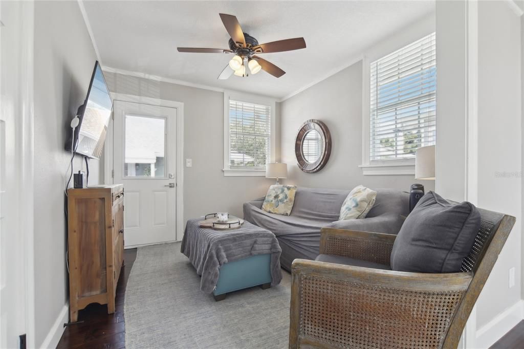 Под контрактом: $2,195,000 (6 спален, 6 ванн, 3300 Квадратных фут)