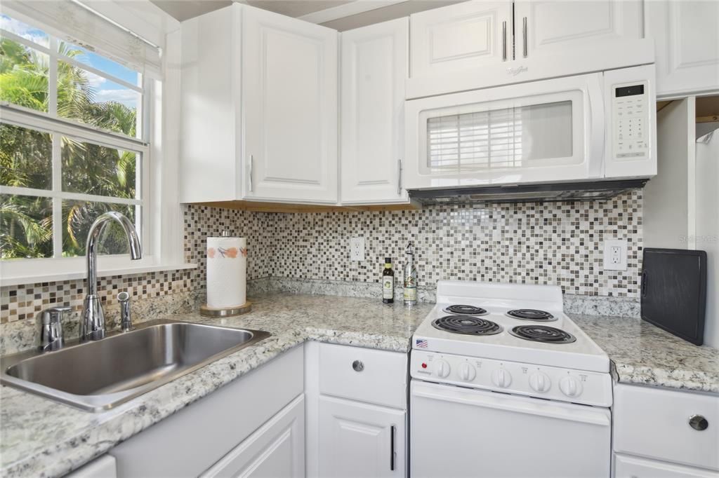 Под контрактом: $2,195,000 (6 спален, 6 ванн, 3300 Квадратных фут)