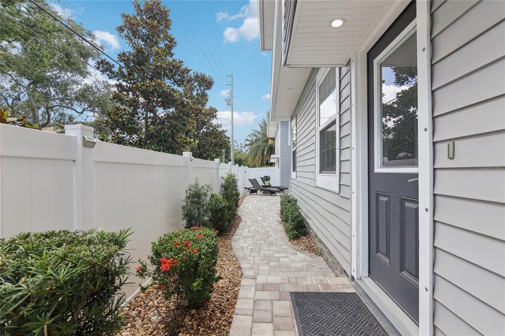 Под контрактом: $2,195,000 (6 спален, 6 ванн, 3300 Квадратных фут)