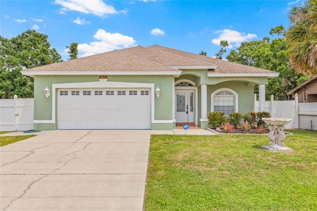 Recently Sold: $475,000 (4 beds, 3 baths, 1979 Square Feet)