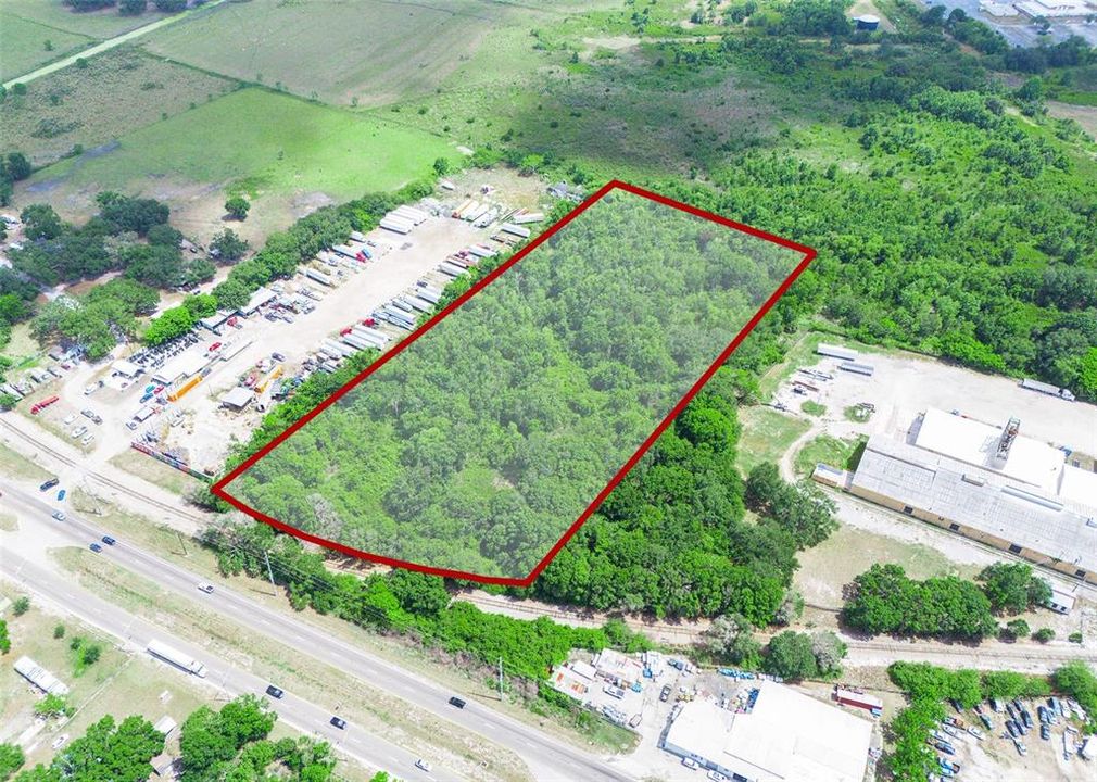 En Venta: $1,400,000 (7.90 acres)