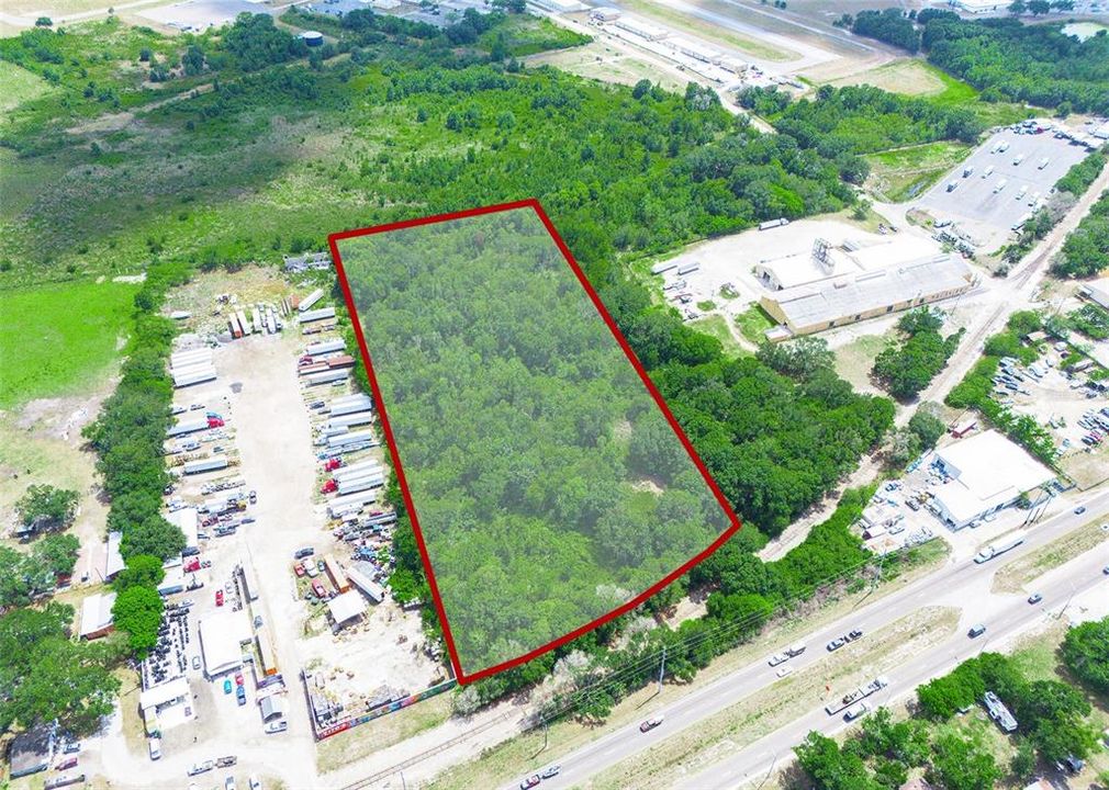 En Venta: $1,400,000 (7.90 acres)