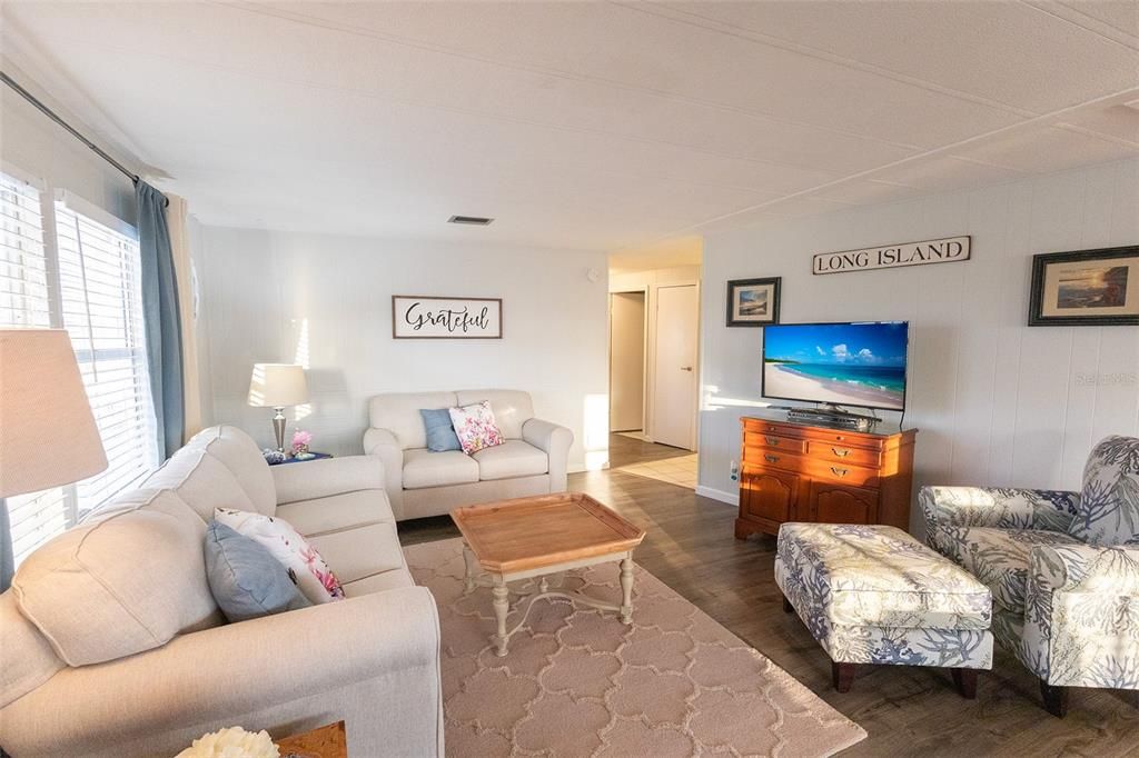 Active With Contract: $164,900 (2 beds, 2 baths, 1464 Square Feet)