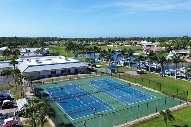 Active With Contract: $164,900 (2 beds, 2 baths, 1464 Square Feet)