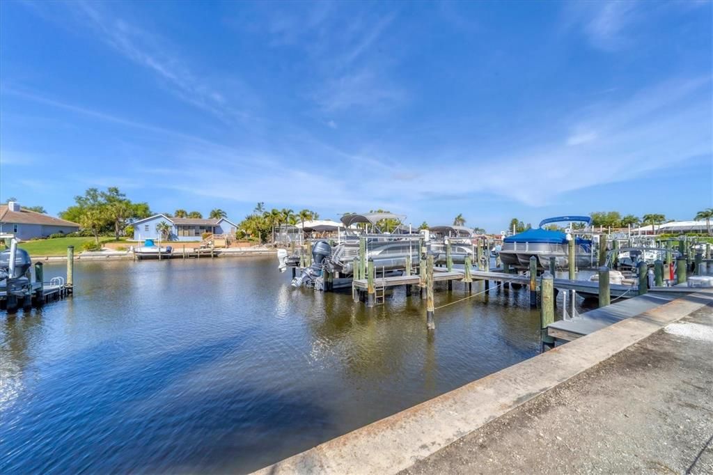 Active With Contract: $164,900 (2 beds, 2 baths, 1464 Square Feet)