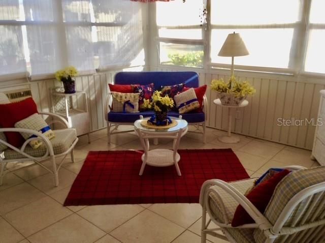 Active With Contract: $164,900 (2 beds, 2 baths, 1464 Square Feet)