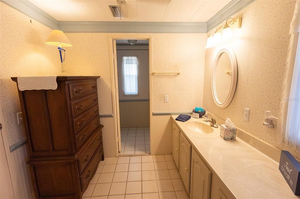 Active With Contract: $164,900 (2 beds, 2 baths, 1464 Square Feet)