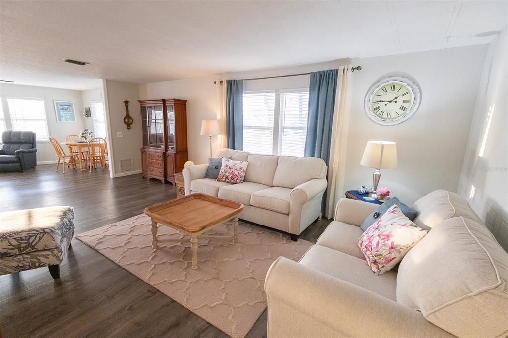 Active With Contract: $164,900 (2 beds, 2 baths, 1464 Square Feet)