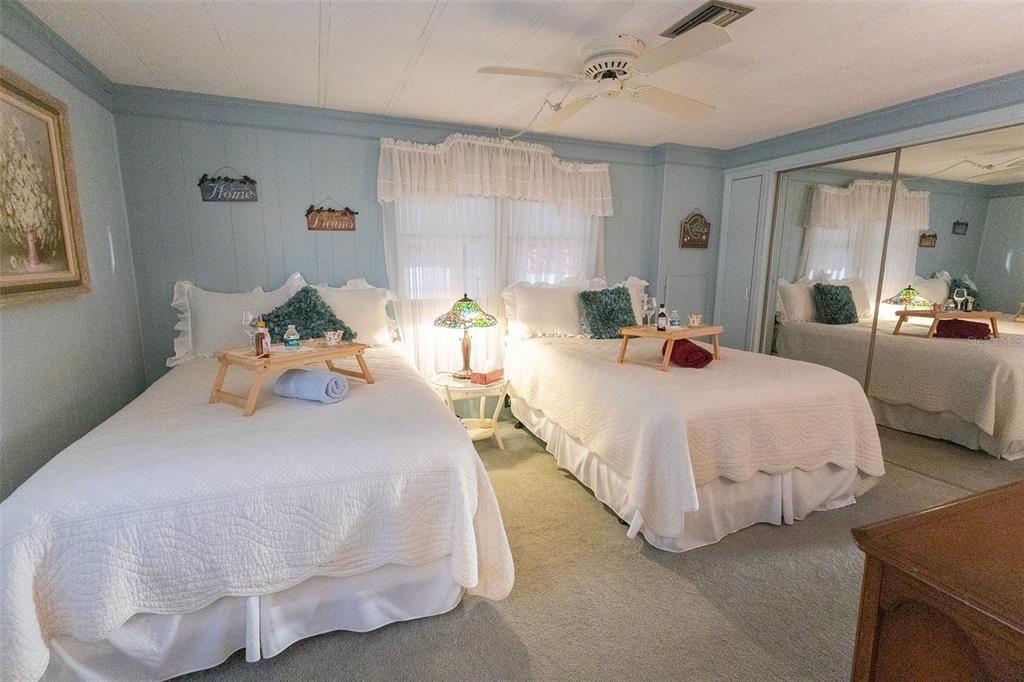 Active With Contract: $164,900 (2 beds, 2 baths, 1464 Square Feet)