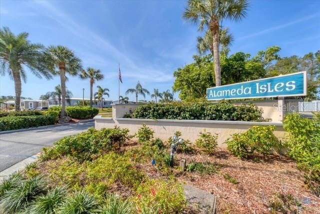 Active With Contract: $164,900 (2 beds, 2 baths, 1464 Square Feet)