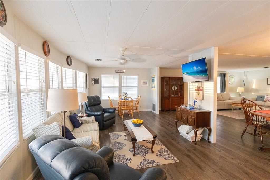 Active With Contract: $164,900 (2 beds, 2 baths, 1464 Square Feet)