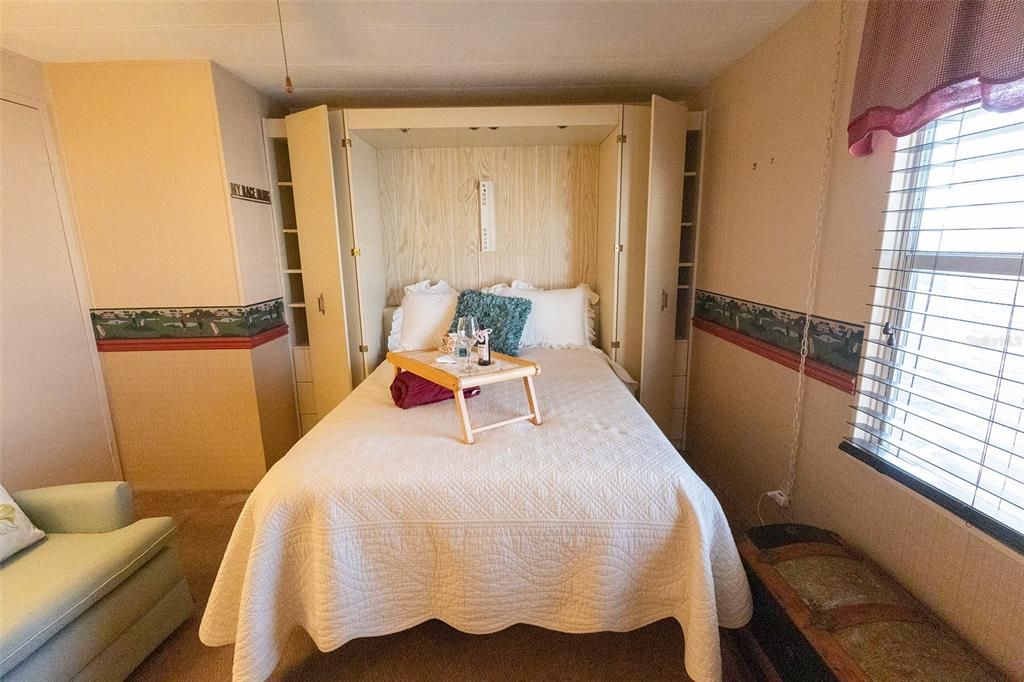 Active With Contract: $164,900 (2 beds, 2 baths, 1464 Square Feet)