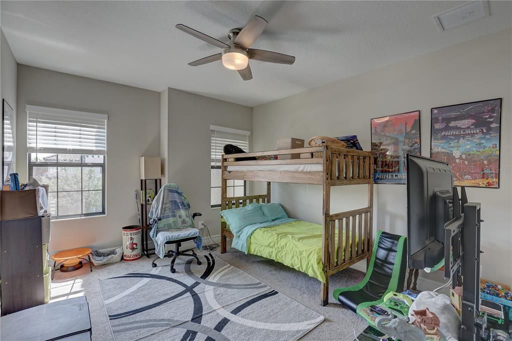 Activo con contrato: $785,000 (5 camas, 4 baños, 3567 Pies cuadrados)