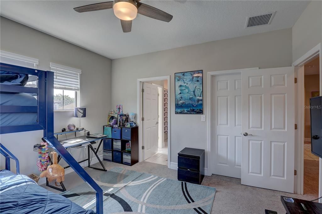 Activo con contrato: $785,000 (5 camas, 4 baños, 3567 Pies cuadrados)