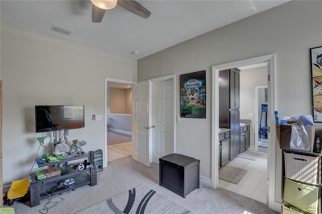 Activo con contrato: $785,000 (5 camas, 4 baños, 3567 Pies cuadrados)