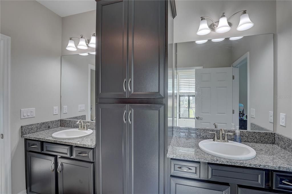 Activo con contrato: $785,000 (5 camas, 4 baños, 3567 Pies cuadrados)