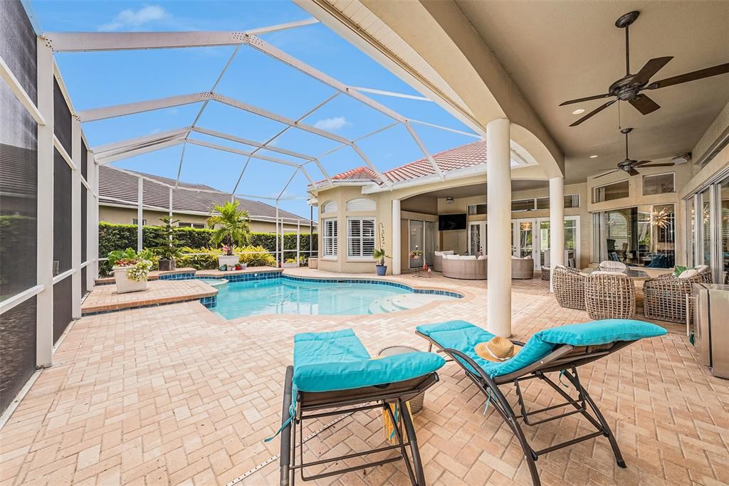 En Venta: $1,249,900 (4 camas, 3 baños, 3357 Pies cuadrados)