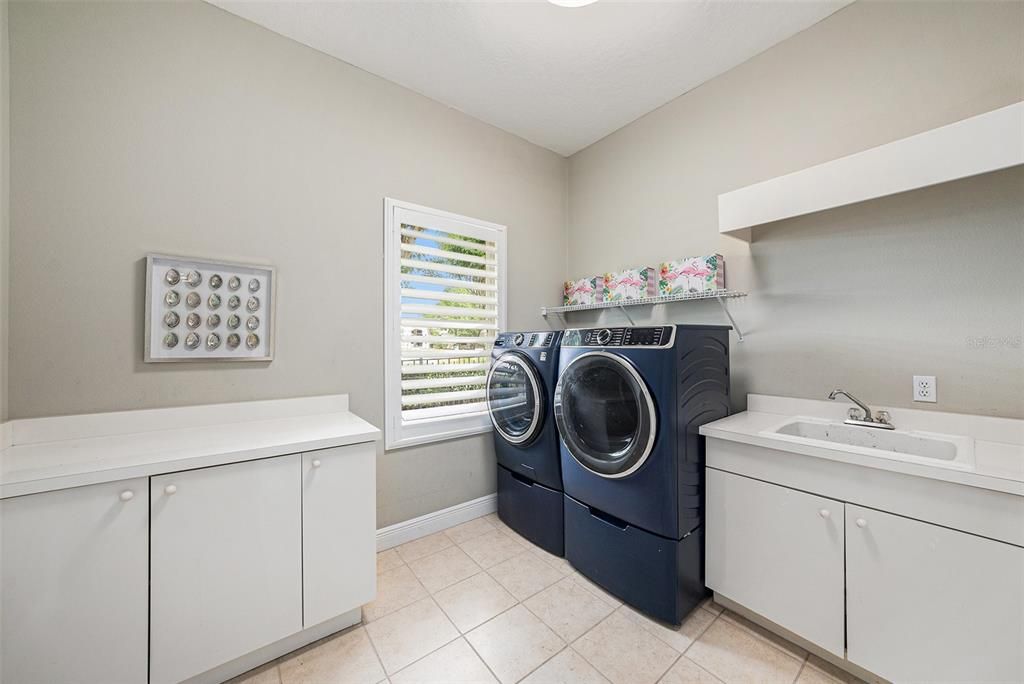 En Venta: $1,249,900 (4 camas, 3 baños, 3357 Pies cuadrados)