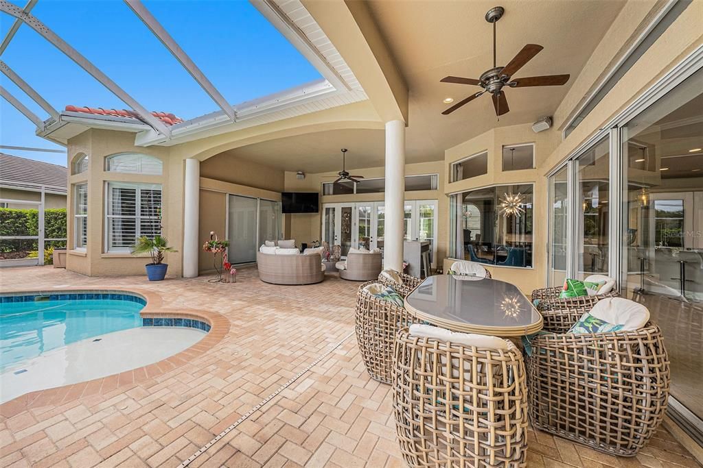 En Venta: $1,249,900 (4 camas, 3 baños, 3357 Pies cuadrados)