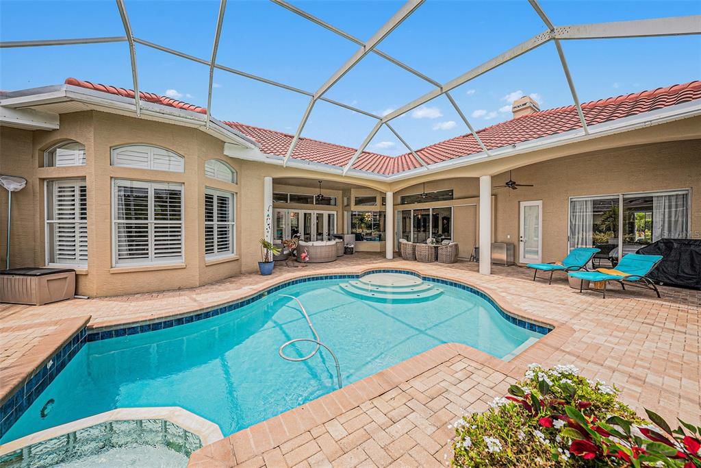 En Venta: $1,249,900 (4 camas, 3 baños, 3357 Pies cuadrados)