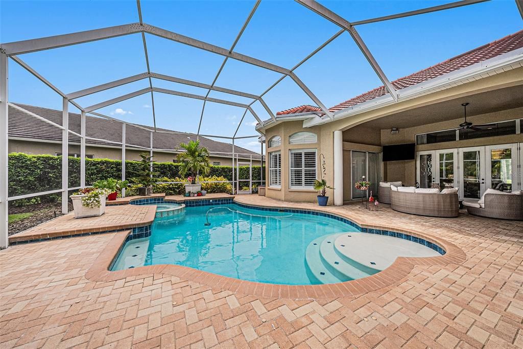 En Venta: $1,249,900 (4 camas, 3 baños, 3357 Pies cuadrados)