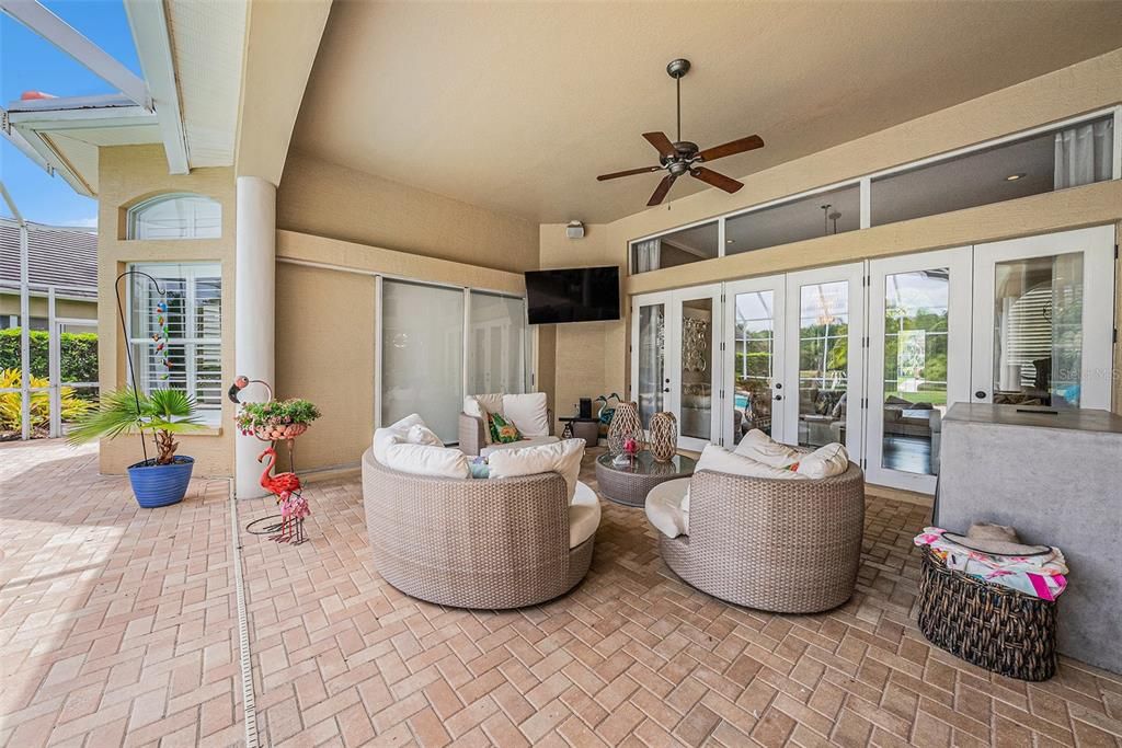 En Venta: $1,249,900 (4 camas, 3 baños, 3357 Pies cuadrados)