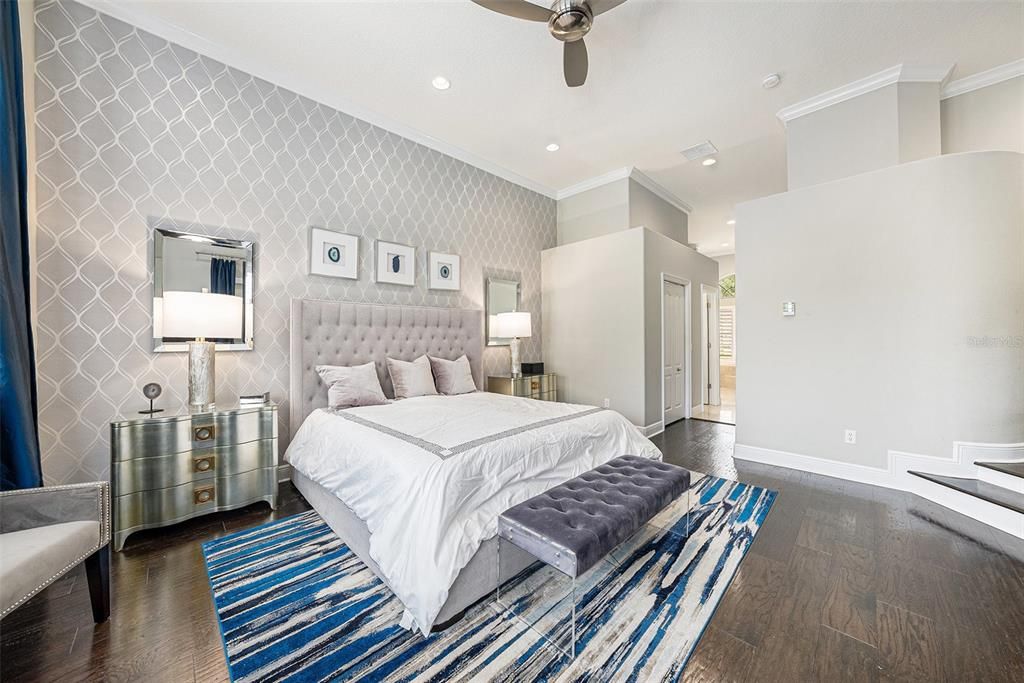 En Venta: $1,249,900 (4 camas, 3 baños, 3357 Pies cuadrados)