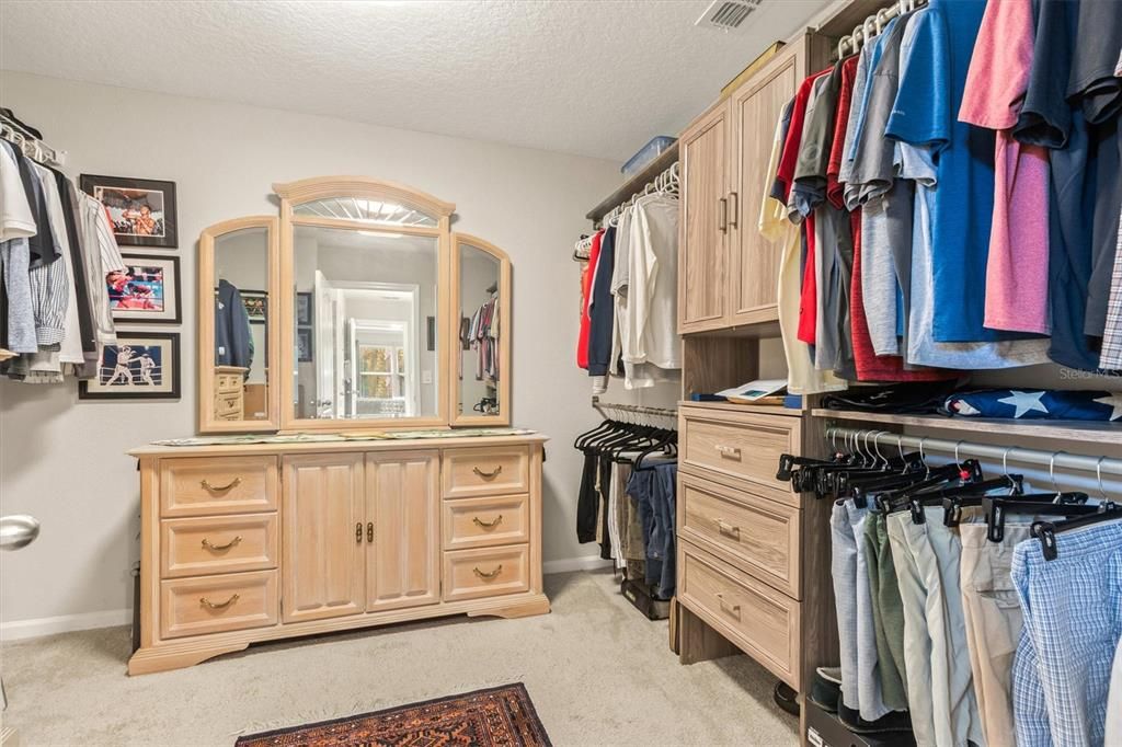 For Sale: $399,900 (2 beds, 2 baths, 1777 Square Feet)