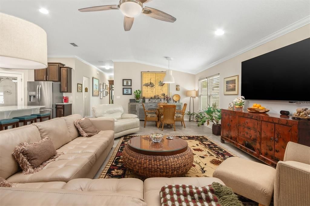 For Sale: $399,900 (2 beds, 2 baths, 1777 Square Feet)