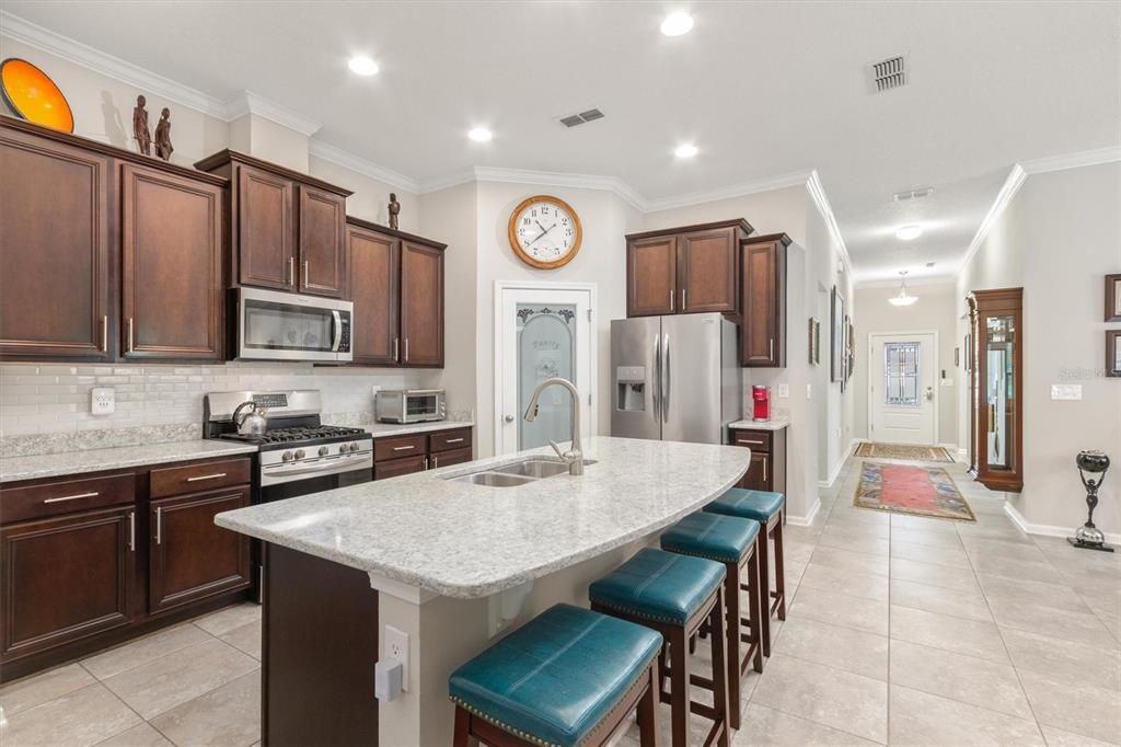 For Sale: $399,900 (2 beds, 2 baths, 1777 Square Feet)